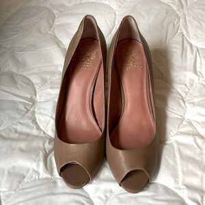 Vince Camuto Nude Leather Peeptoe Heels 👠
